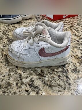 Nike Kids White Sneakers with Dusty Pink Swoosh